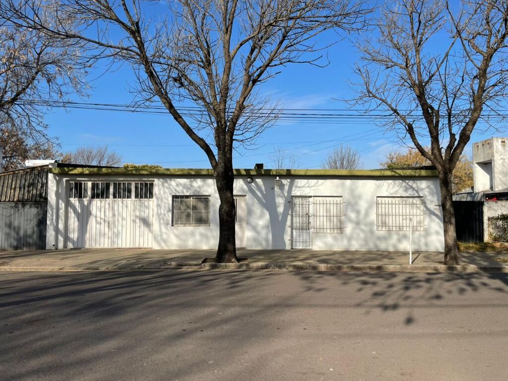 Local Calle Salta 100